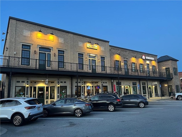 view of front facade with brick siding