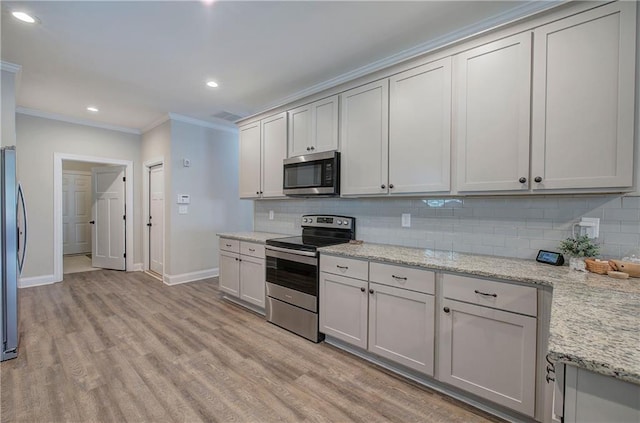46 Courtyard Ln, Cartersville, GA 30120 - kitchen with stainless steel appliances, ornamental molding, tasteful backsplash, light wood-type flooring, and recessed lighting