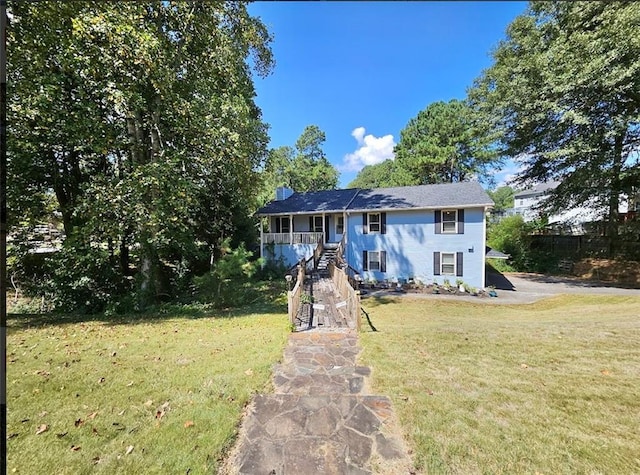 view of front of home featuring a front lawn