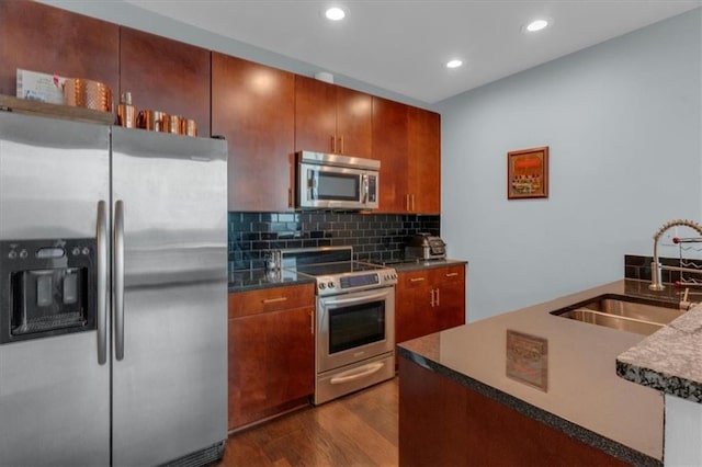 400 W Peachtree St NW Unit 2604, Atlanta, GA 30308 - kitchen with stainless steel appliances, a sink, dark wood-style floors, dark countertops, and recessed lighting