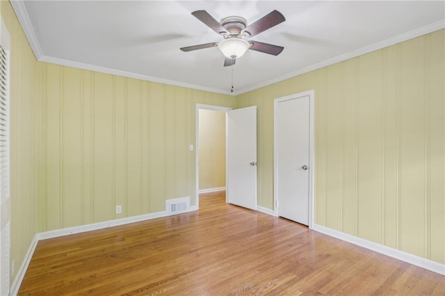 unfurnished bedroom with light wood-type flooring, ornamental molding, and ceiling fan