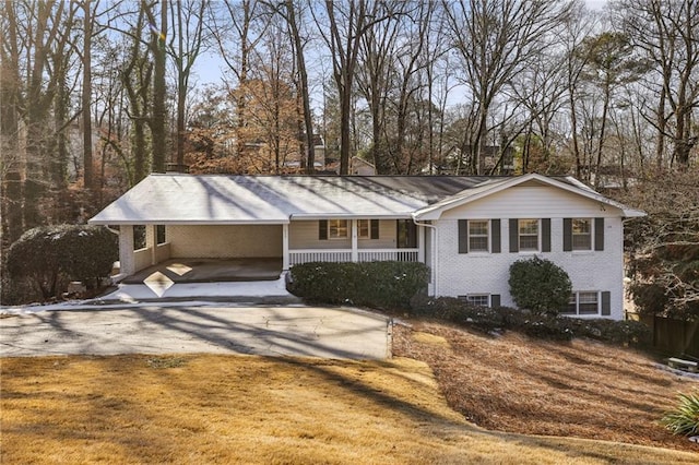 view of front of home featuring a porch and a carport