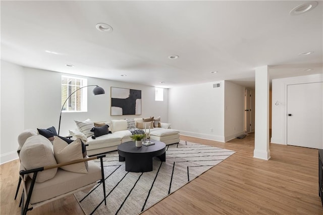 living area featuring light wood-type flooring, visible vents, baseboards, and recessed lighting