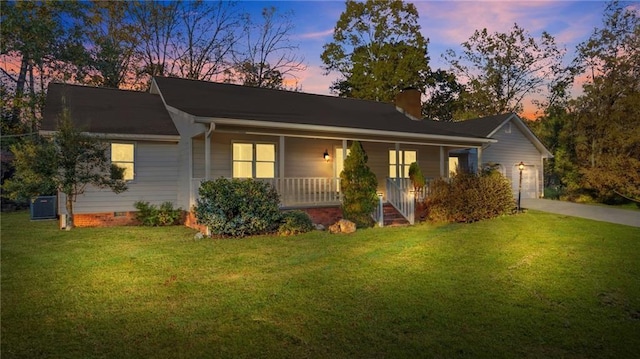 view of front of house featuring a porch, crawl space, driveway, and a front lawn