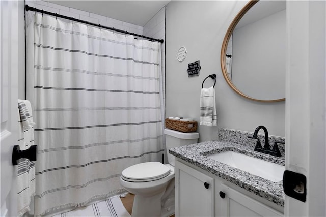 full bath with curtained shower, toilet, and vanity