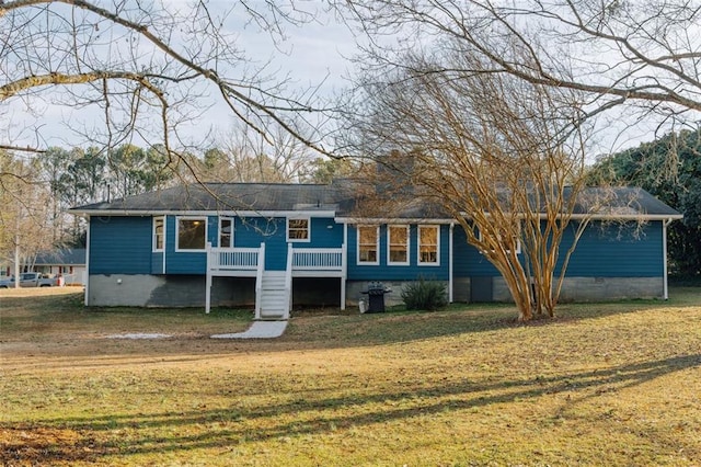 single story home featuring a front lawn