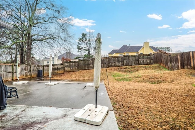 view of yard featuring a patio