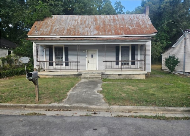 view of front of house featuring a porch and a front lawn