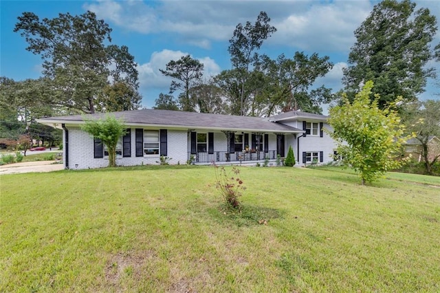 view of front of home featuring a porch and a front yard