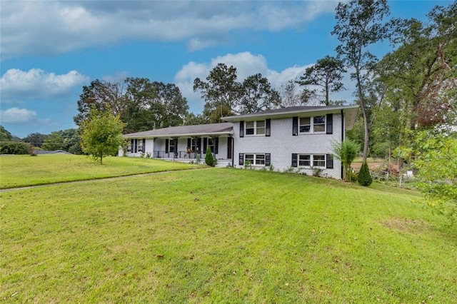 view of front of home with a front lawn