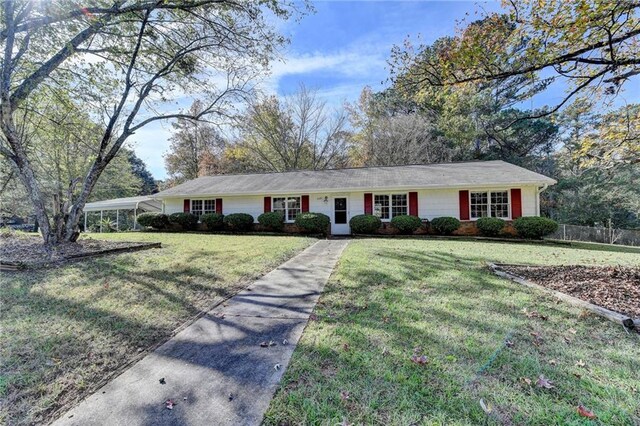 ranch-style house featuring a front lawn