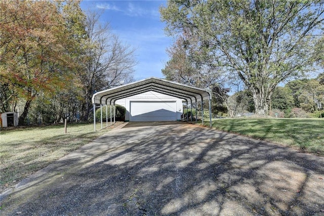 view of front of property featuring a front lawn and a carport