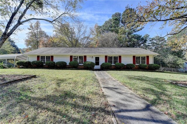 single story home with a front yard