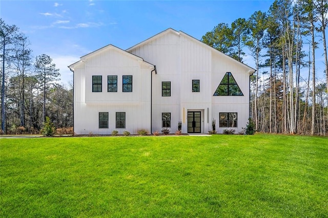 view of front of property with a front lawn