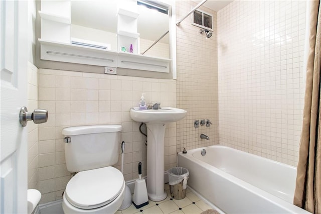 215 Piedmont Ave NE Unit 502, Atlanta, GA 30308 - bathroom with tile walls and shower / tub combo