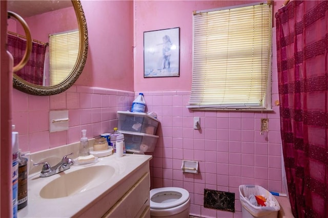 379 Utoy Cir SW, Atlanta, GA 30331 - bathroom featuring tile walls, a shower with curtain, vanity, and a wainscoted wall