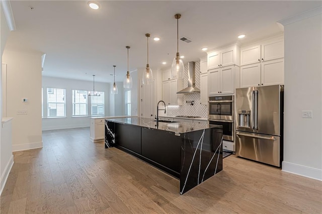 unfurnished dining area featuring ornamental molding, dark wood-type flooring, and a chandelier