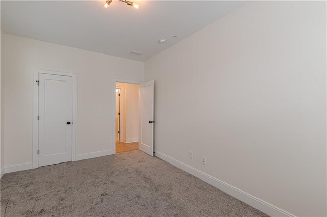 full bathroom featuring toilet, vanity, tiled shower / bath, and plenty of natural light