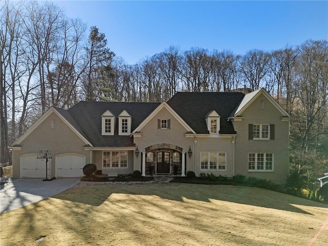 view of front of house featuring a front yard, an attached garage, and driveway