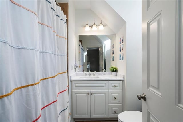 full bath with vanity, curtained shower, and toilet