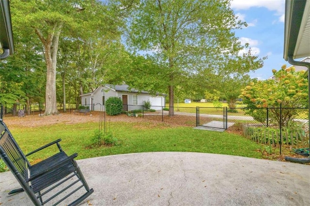 view of yard with a patio area