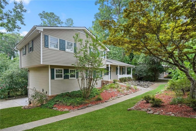 tri-level home featuring a front yard