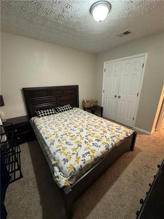 190 Grayland Creek Dr, Lawrenceville, GA 30046 - bedroom with dark colored carpet, a closet, and a textured ceiling