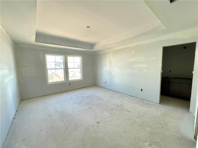 spare room featuring a tray ceiling