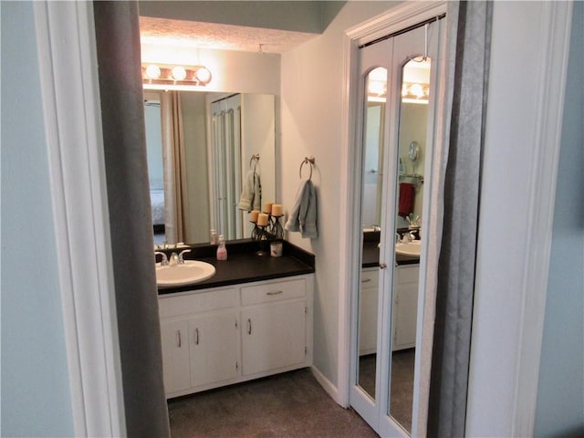 full bath with vanity