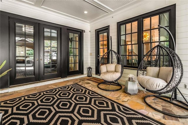 sitting room with ornamental molding