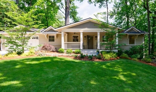 view of front of property featuring a front lawn and a porch