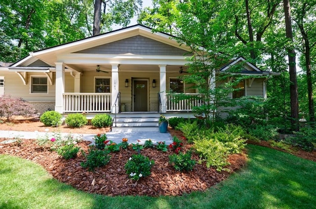 view of front of property with a front lawn and covered porch