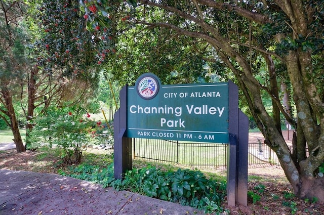 view of community / neighborhood sign