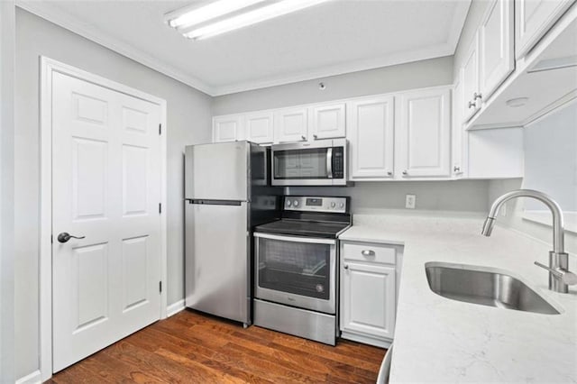 kitchen with stainless steel appliances, dark wood-style flooring, white cabinets, and a sink