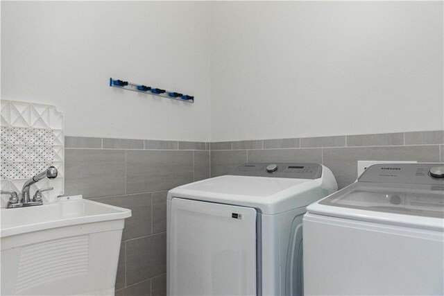 3258 Bransley Way, Duluth, GA 30097 - washroom featuring washer and dryer, tile walls, and wainscoting