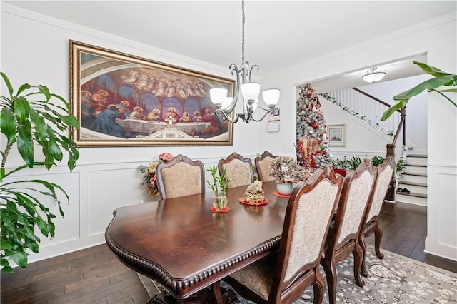 dining room featuring crown molding, dark hardwood / wood-style flooring, and a notable chandelier