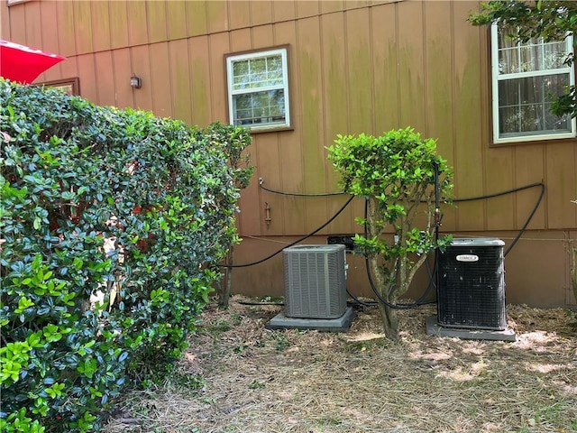 148 River N Blvd, Macon, GA 31211 - view of yard with central AC unit