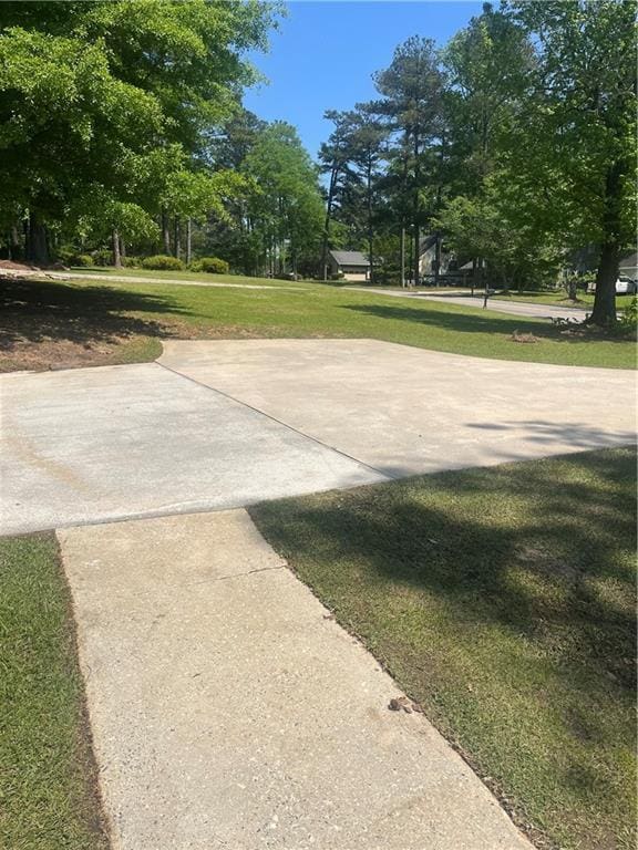 148 River N Blvd, Macon, GA 31211 - surrounding community with a yard