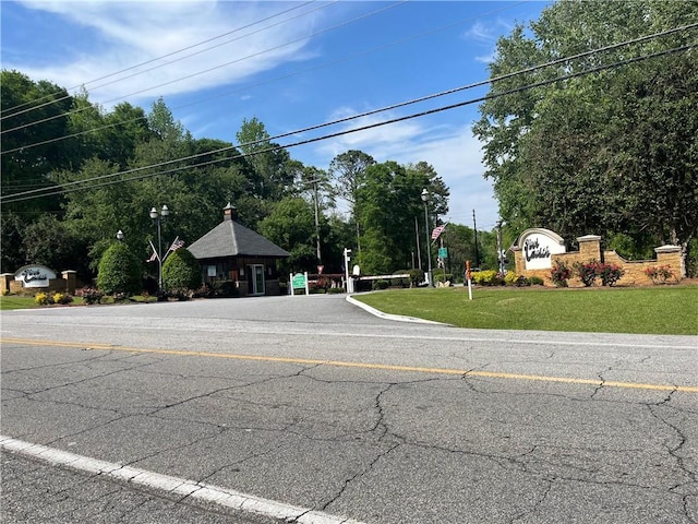 148 River N Blvd, Macon, GA 31211 - view of street featuring street lights