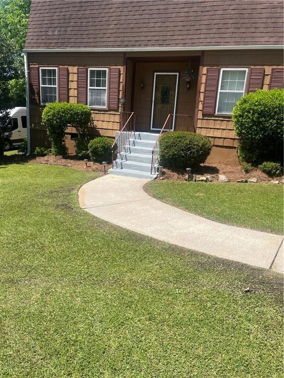148 River N Blvd, Macon, GA 31211 - view of front of home featuring roof with shingles and a front lawn
