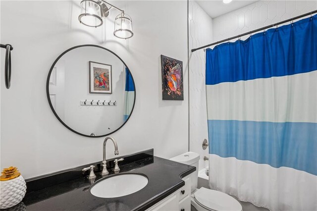 642 Erin Ave SW, Atlanta, GA 30310 - full bath featuring toilet, vanity, and shower / tub combo