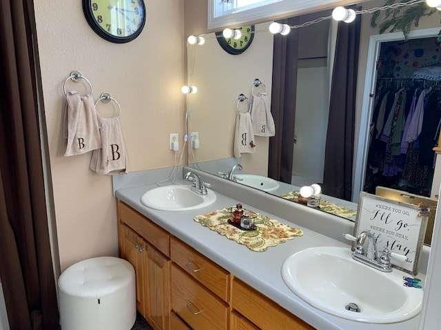 789 N Falling Waters Dr N, Demorest, GA 30535 - bathroom featuring double vanity and a walk in closet