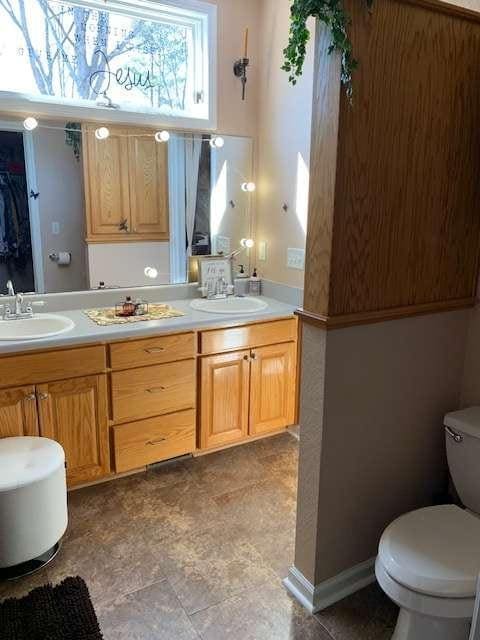 789 N Falling Waters Dr N, Demorest, GA 30535 - full bathroom with double vanity and toilet