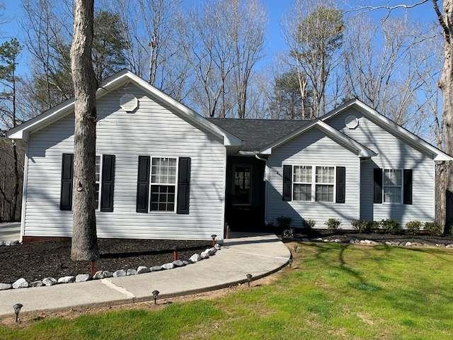 789 N Falling Waters Dr N, Demorest, GA 30535 - view of front of house with a front lawn