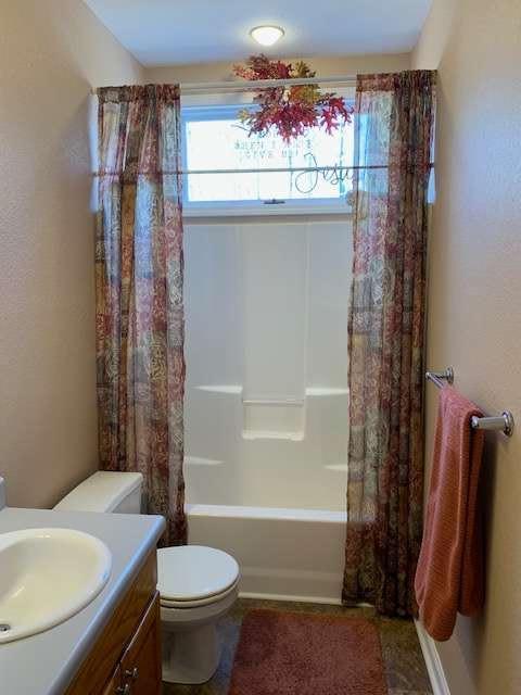 789 N Falling Waters Dr N, Demorest, GA 30535 - full bathroom featuring toilet, vanity, and shower / bath combo