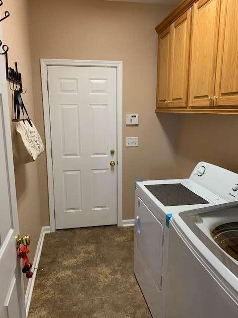 789 N Falling Waters Dr N, Demorest, GA 30535 - laundry room featuring independent washer and dryer, cabinet space, and baseboards