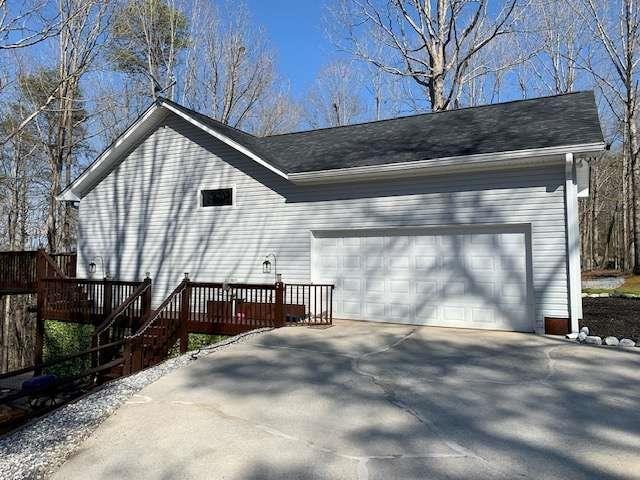 789 N Falling Waters Dr N, Demorest, GA 30535 - view of front facade with a deck, driveway, and a garage