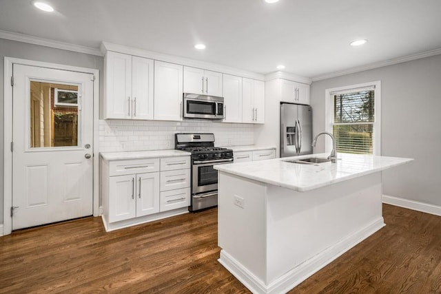 kitchen featuring dark wood-style flooring, a sink, stainless steel appliances, crown molding, and backsplash