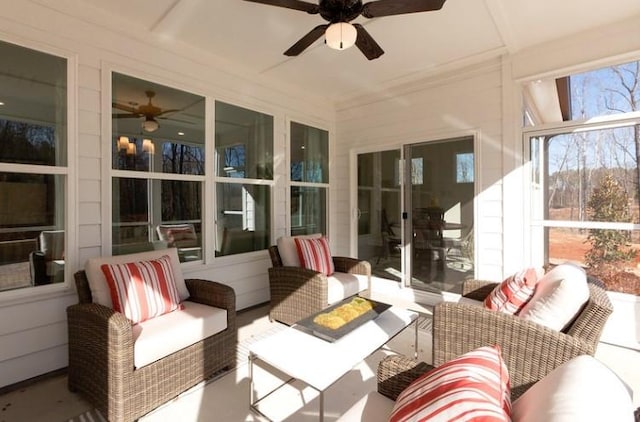 sunroom with ceiling fan