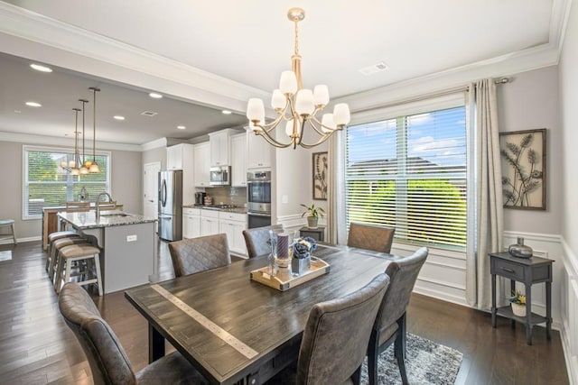 dining area featuring crown molding, visible vents, dark wood-style floors, and a chandelier